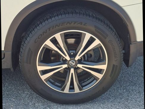 Used 2019 Nissan Rogue SV w/ Premium Package AWD/4WD image 16
