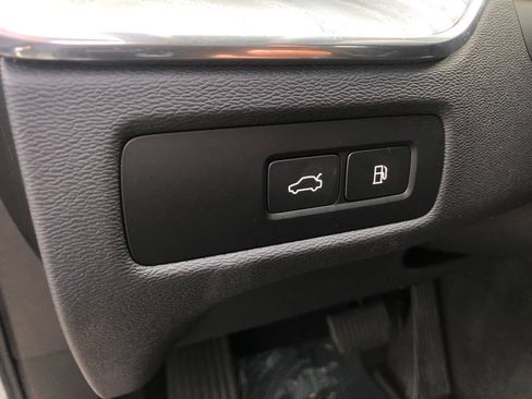 Used 2025 Volvo XC60 T8 Plus w/ Protection Package Premier image 13