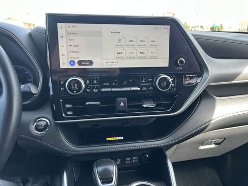 Used 2023 Toyota Highlander Platinum image 19