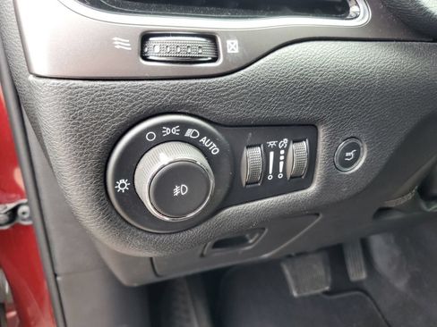 Used 2019 Jeep Cherokee Limited FWD image 11