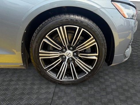 Used 2021 Volvo S60 T8 Inscription image 9
