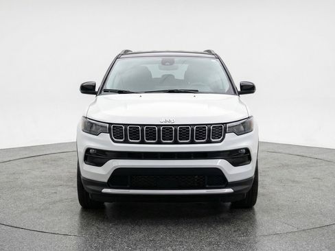 Used 2025 Jeep Compass Limited AWD/4WD image 2