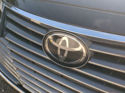Used 2022 Toyota Avalon XLE w/ Moonroof Package FWD image 11