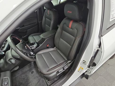 Used 2024 Chevrolet Trax RS FWD image 27