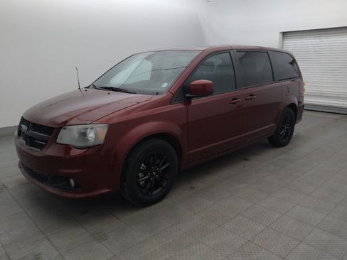 Used 2019 Dodge Grand Caravan SXT w/ Blacktop Package FWD image 2