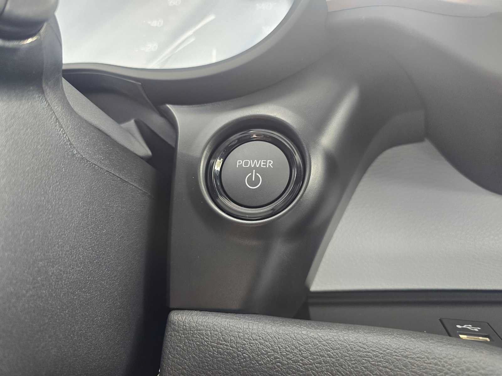 Used 2026 Toyota Sienna LE FWD image 13