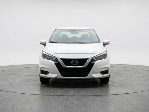 Used 2025 Nissan Versa SV image 2