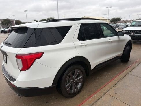 Used 2022 Ford Explorer XLT w/ Equipment Group 202A image 4