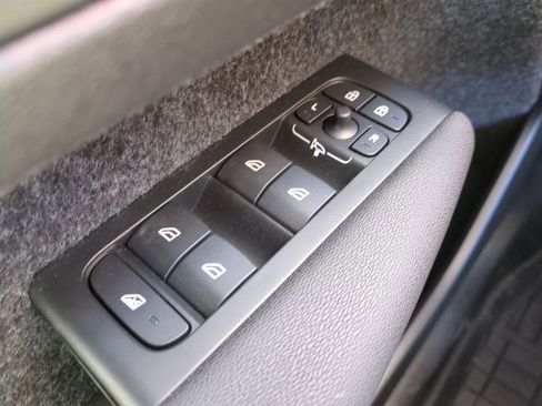 New 2025 Volvo XC40 B5 Core w/ Protection Package Premier image 23