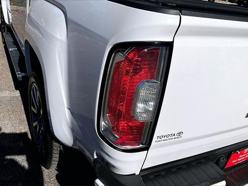 Used 2022 GMC Canyon Denali image 20