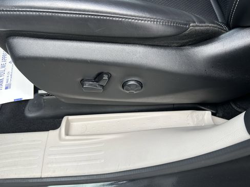 Used 2023 Chrysler Pacifica Touring-L FWD image 15