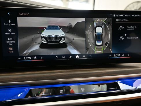 Used 2025 BMW 740i xDrive image 23