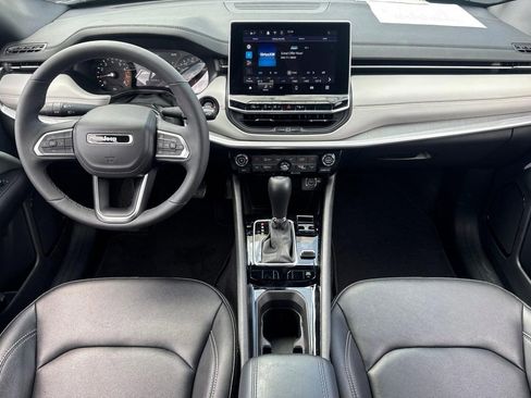 Used 2025 Jeep Compass Limited AWD/4WD image 15