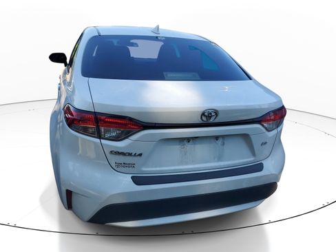 Used 2021 Toyota Corolla LE FWD image 10