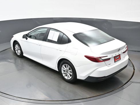 Used 2025 Toyota Camry LE FWD image 38