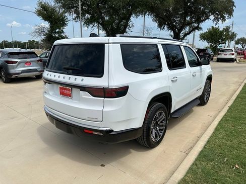 Used 2024 Jeep Wagoneer Series II w/ Flexible Seating Group RWD image 5
