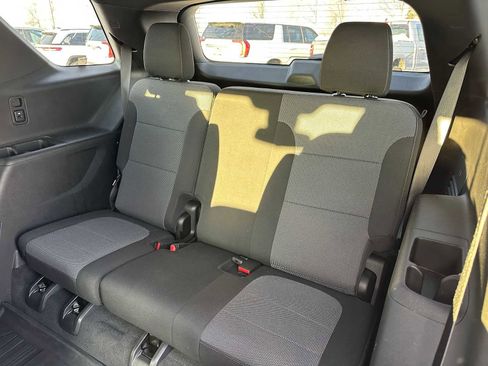 Used 2022 Chevrolet Traverse LT image 16