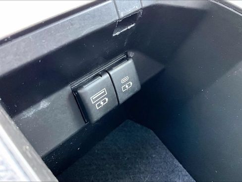 Used 2023 Toyota Camry SE FWD image 33