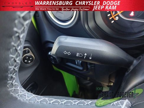 Used 2025 Jeep Gladiator Sport image 16