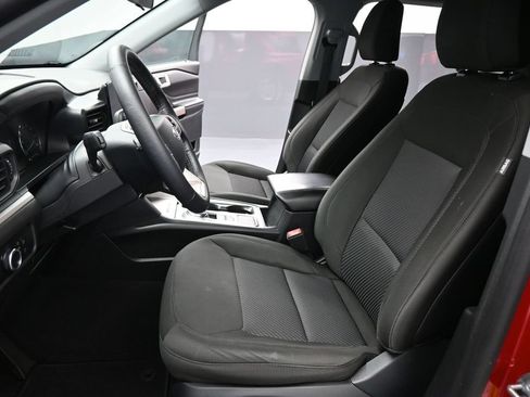 Used 2023 Ford Explorer XLT RWD image 9