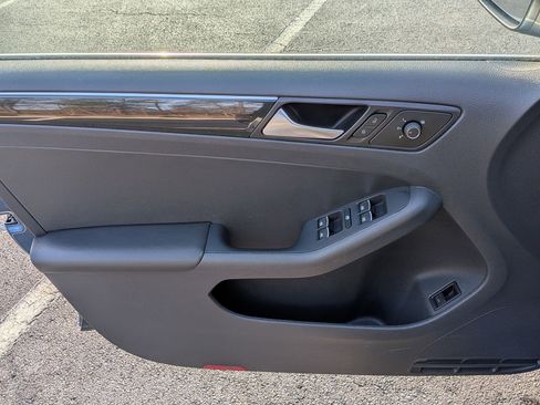 Used 2017 Volkswagen Jetta SEL image 14