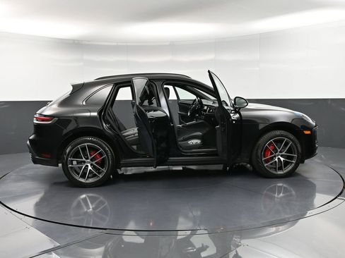 Certified 2022 Porsche Macan S image 35