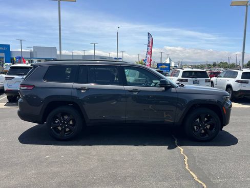 New 2026 Jeep Grand Cherokee L Limited w/ Limited Altitude Package AWD/4WD image 9