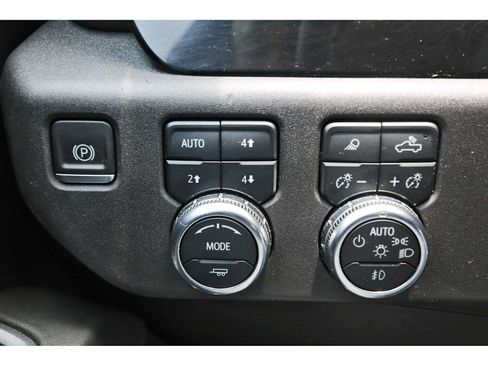 Used 2022 GMC Sierra 1500 SLT AWD/4WD image 18