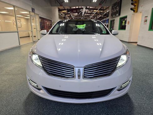 Used 2013 Lincoln MKZ FWD image 3