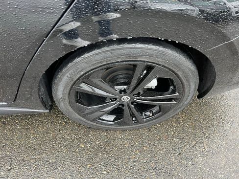 Used 2025 Nissan Sentra SR image 9