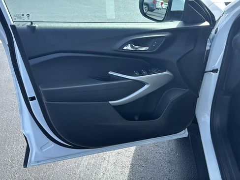 Certified 2024 Chevrolet Trax LS w/ LS Convenience Package FWD image 6