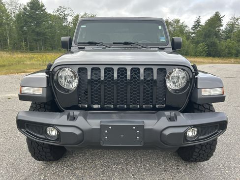 Used 2022 Jeep Gladiator Sport AWD/4WD image 2