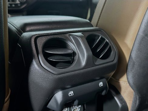 Used 2020 Jeep Gladiator Rubicon AWD/4WD image 25