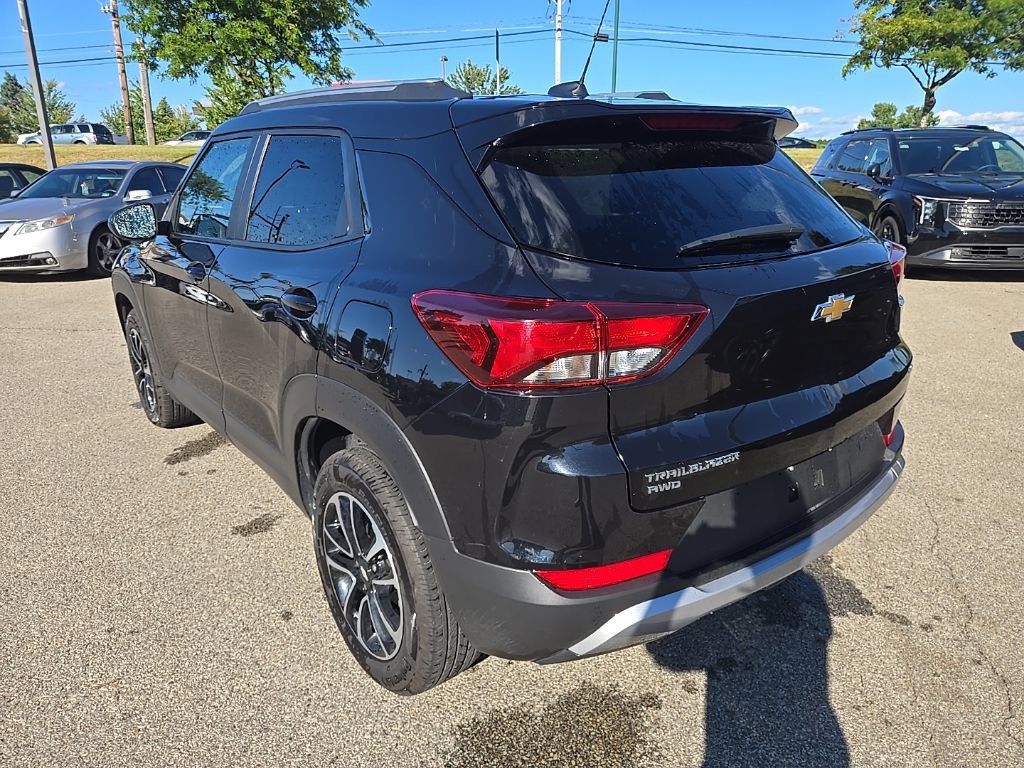 Used 2024 Chevrolet TrailBlazer LT AWD/4WD image 9