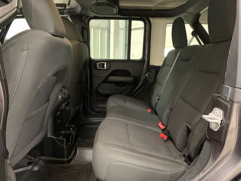 Used 2019 Jeep Wrangler Unlimited Sahara w/ Cold Weather Group AWD/4WD image 17