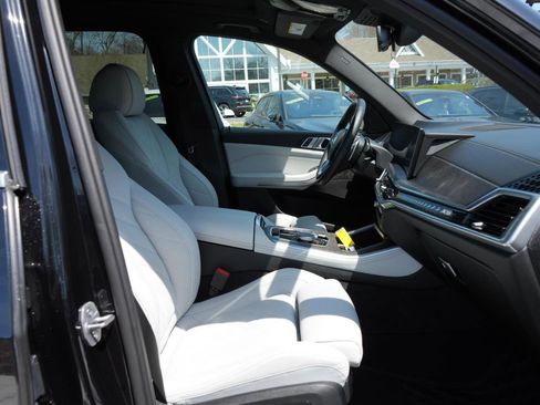 Used 2024 BMW X5 xDrive40i w/ Parking Assistance Package AWD/4WD image 8