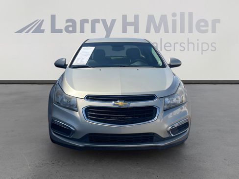 Used 2015 Chevrolet Cruze LT w/ Technology Package FWD image 8