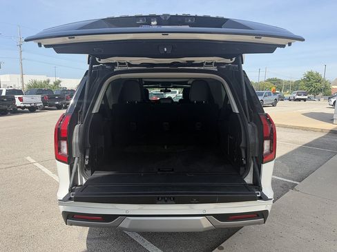 Used 2025 Ford Expedition Max Platinum w/ Driver's Package AWD/4WD image 5