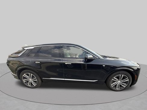 Used 2024 Cadillac Lyriq Luxury w/ LPO, Floor Liner Package RWD image 4