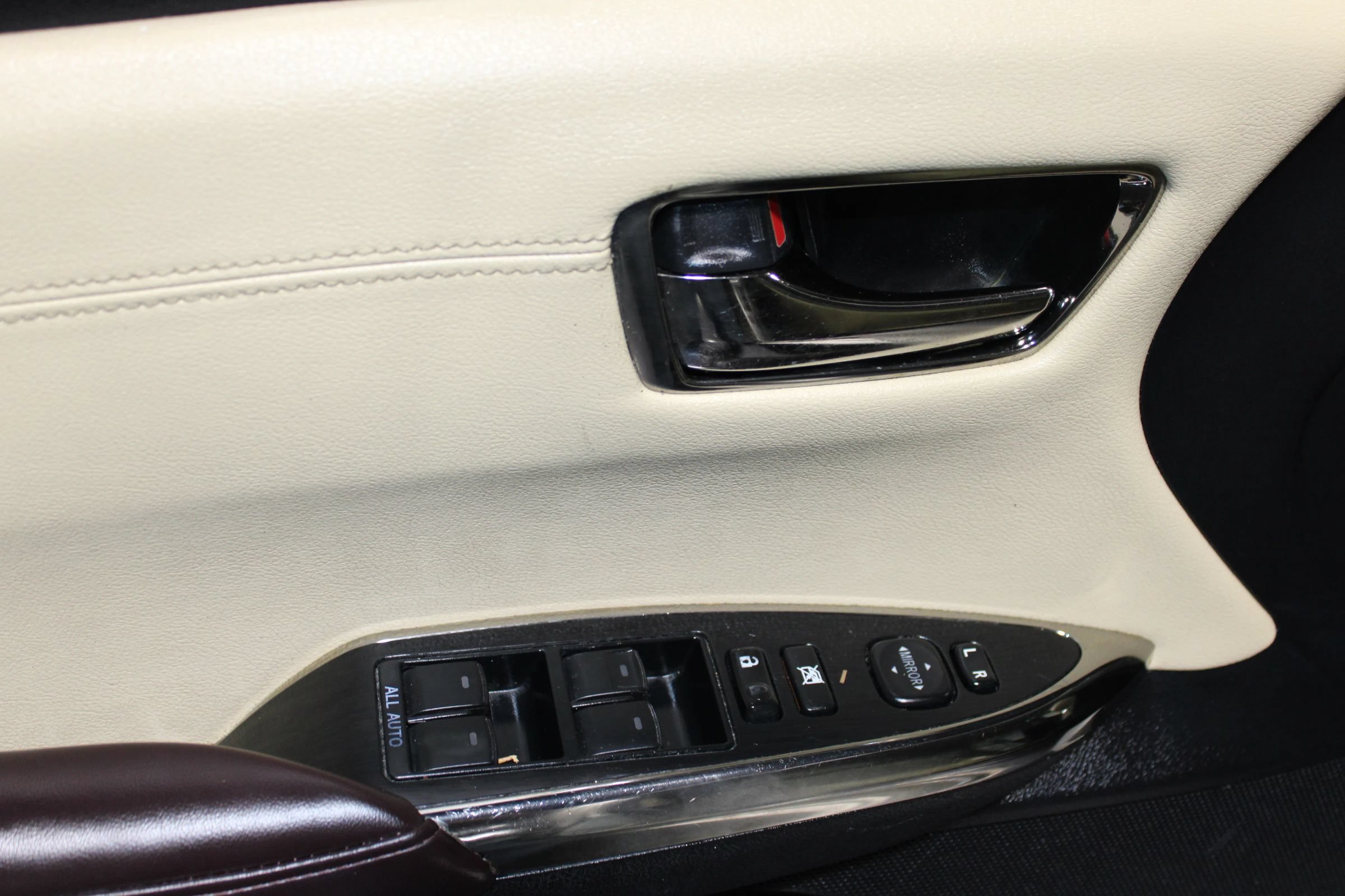 Used 2014 Toyota Avalon XLE FWD image 9