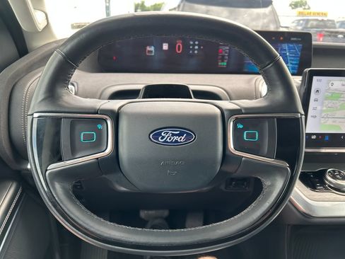 Used 2025 Ford Expedition Platinum AWD/4WD image 12