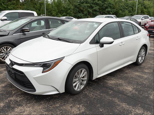 Used 2023 Toyota Corolla LE w/ LE Convenience Package FWD image 3
