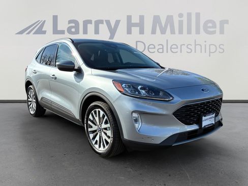 Certified 2022 Ford Escape Titanium AWD/4WD image 7