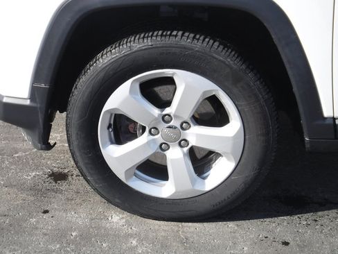 Used 2019 Jeep Compass Latitude w/ Cold Weather Group image 3