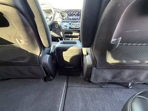 Used 2025 Chrysler Pacifica Select image 15