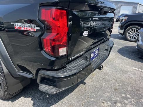 Used 2025 Chevrolet Colorado Trail Boss AWD/4WD image 12