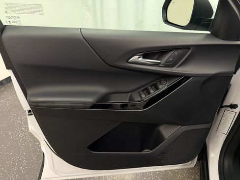 Certified 2025 Chevrolet Equinox LT image 9