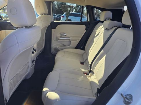 Used 2021 Mercedes-Benz GLA 250 4MATIC image 19