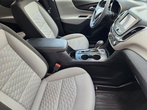 Used 2021 Chevrolet Equinox LS w/ LS Convenience Package image 18