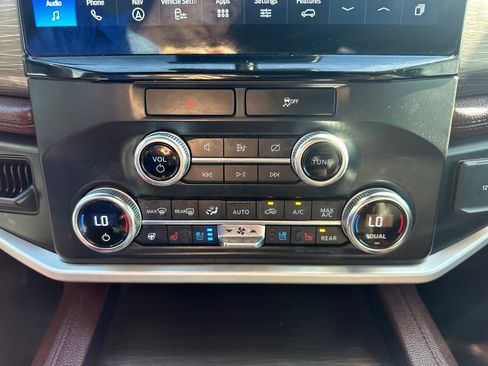 Used 2022 Ford Expedition Max Limited AWD/4WD image 4